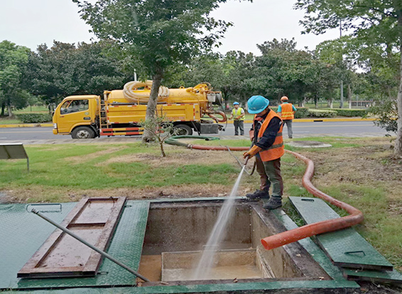 十月田镇化油池清理